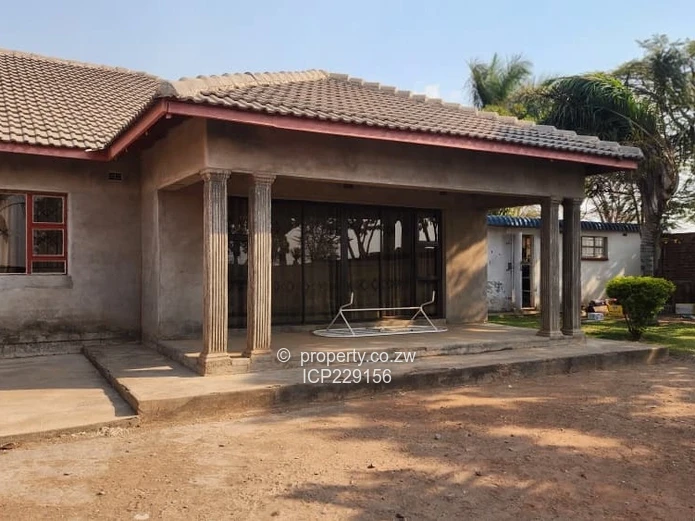 **Spacious Family Home in Galloway – 5 Bedrooms & Expansive 3480 m²  