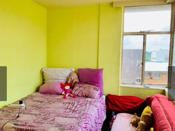 2 Bedroom Flat & Apartment