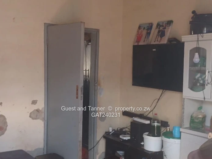 Glen View 4 House for Sale - Solid 7 Roomed Home with Title Deeds