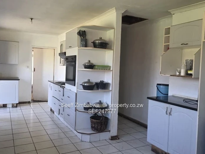 Highlands 5-Bed Family Home on 3,554 m² — Borehole