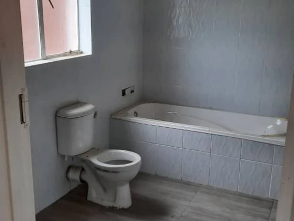 3 Bedroom Flat & Apartment