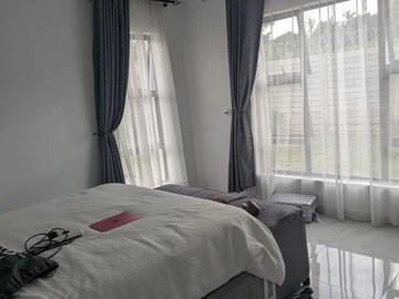 2 Bedroom Flat & Apartment