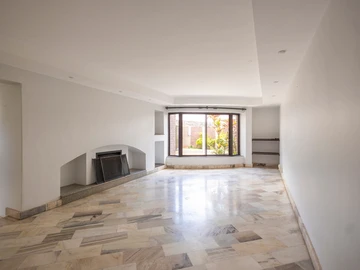 3 Bedroom Flat & Apartment