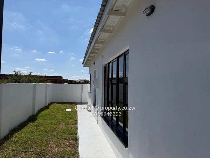 Spacious 4-Bed Arlington House w/ Borehole & Modern Kitchen