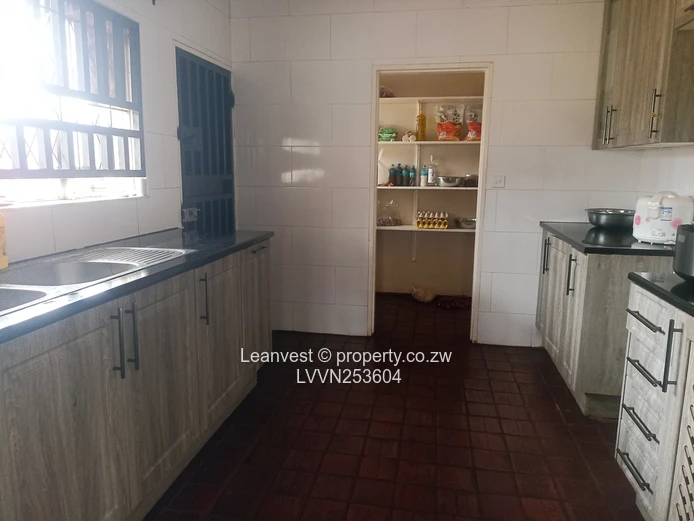 Vainona: 3-Bed Home on 4000m² with Pool & Borehole