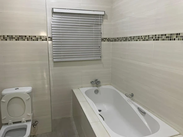 3 Bedroom Flat & Apartment