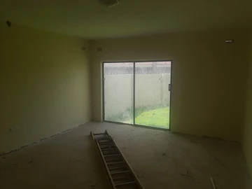 2 Bedroom Flat & Apartment