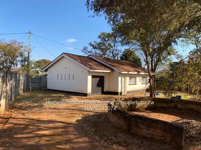 5 Bed Norton Home: Double Garage, Borehole & Pool