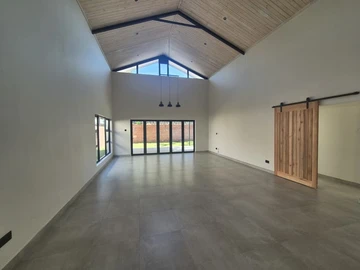 3 Bedroom Flat & Apartment