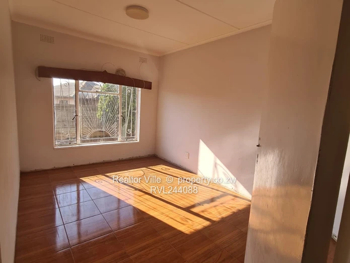 4 Bedroom House for Sale in QueensPark