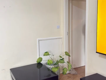 2 Bedroom Flat & Apartment