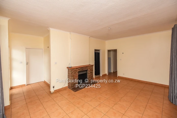 3 Bedroomed Garden Flat For Sale in Chadcombe