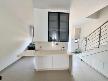 2 Bedroom Flat & Apartment