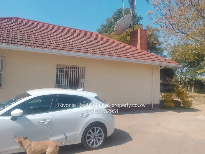 Greendale North: 3-Bed Home with Pool & Borehole on 3767m²