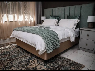 2 Bedroom Flat & Apartment