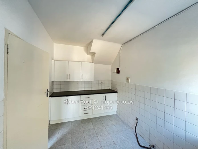 2 bed duplex flat in Avondale West