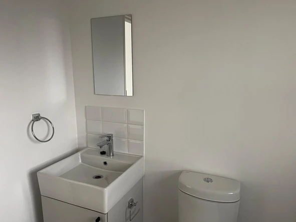 2 Bedroom Flat & Apartment