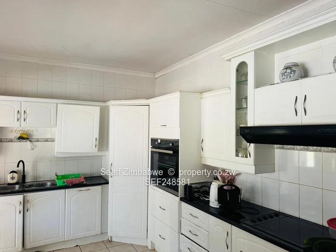 Prime Rolf Valley: Massive 7-Bedroom Property with High-Yield Potential