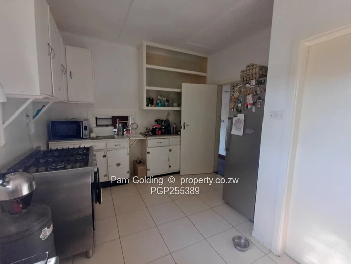 3-Bedroom Home with Cottage & Staff Quarters in Tiger's Kloof