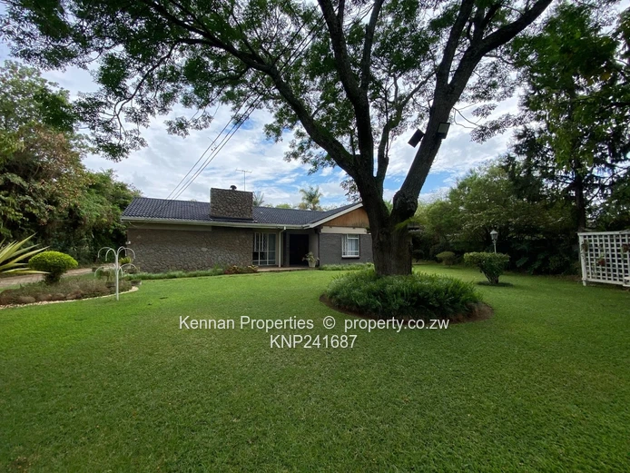 Exceptionally well maintained 3 bedroom home - Strathaven (Sole Mandate)