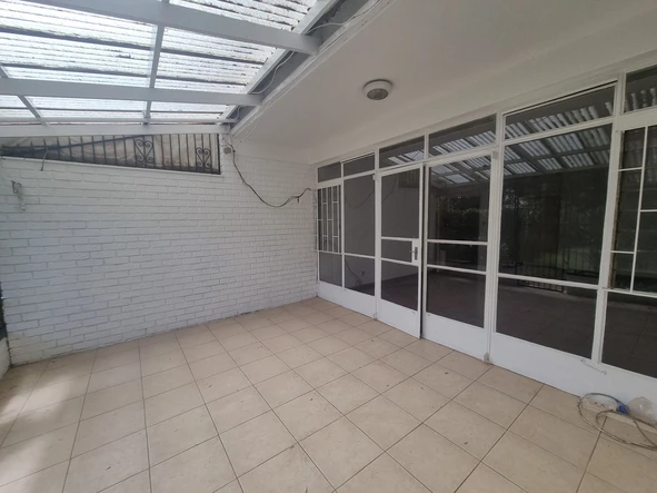 2 Bedroom Flat & Apartment