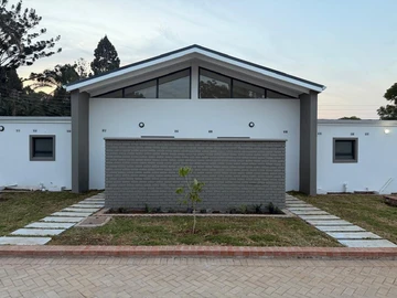 2 Bedroom Flat & Apartment