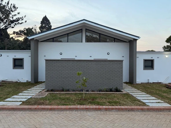 2 Bedroom Flat & Apartment