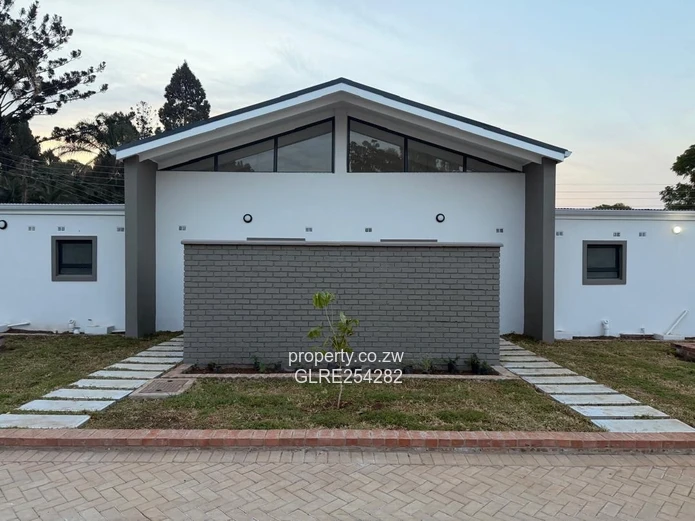 New Marlborough 2-Bed Flat — Borehole & Paved Parking