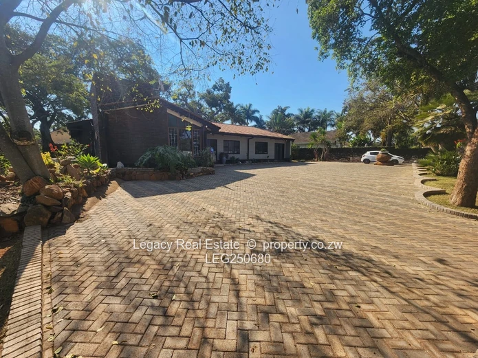 Upper Hillside 4BR — Walled Home with Main Rd Frontage