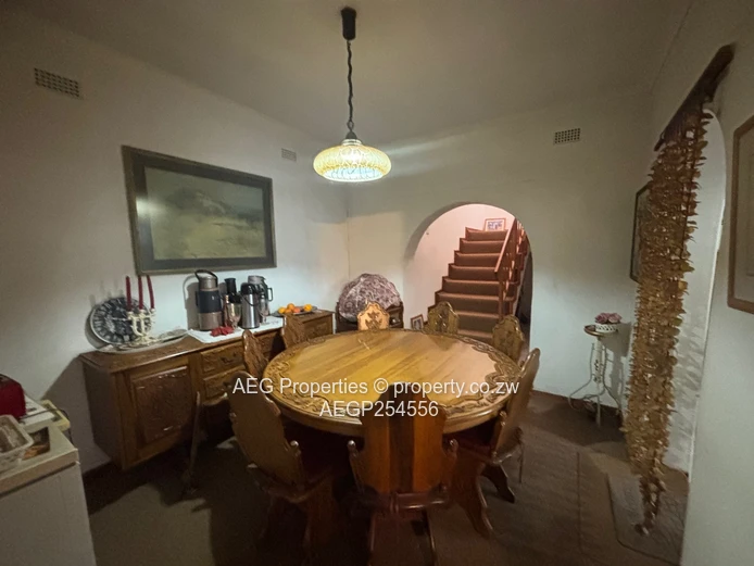 Vainona: 4-Bed Home with Pool & Mature Gardens