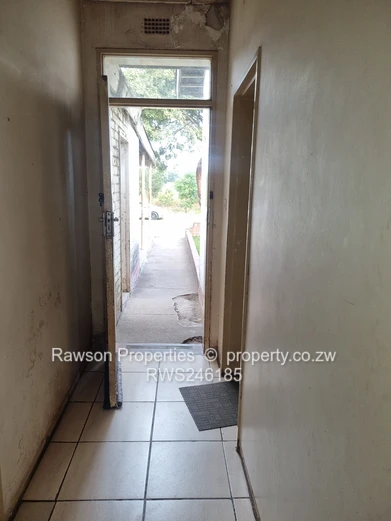 Reduced To Go!!! Marondera Cbd Garden Flat For Sale