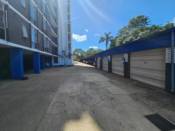 3 Bedroom Flat & Apartment