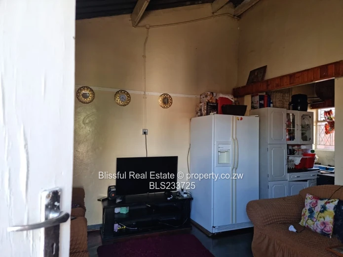 mufakose garden flat for sale