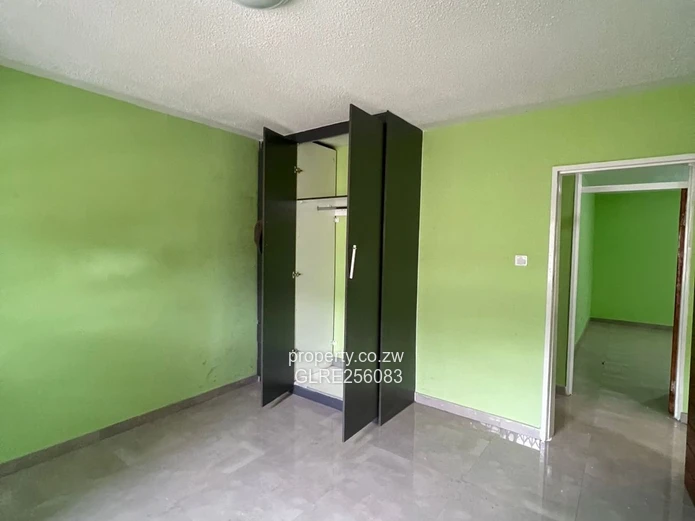 Newly Renovated 4-Bed Flat Bluff Hill - Borehole Included