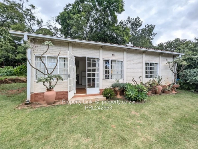 Family Sanctuary On Over An Acre (Sole Mandate)