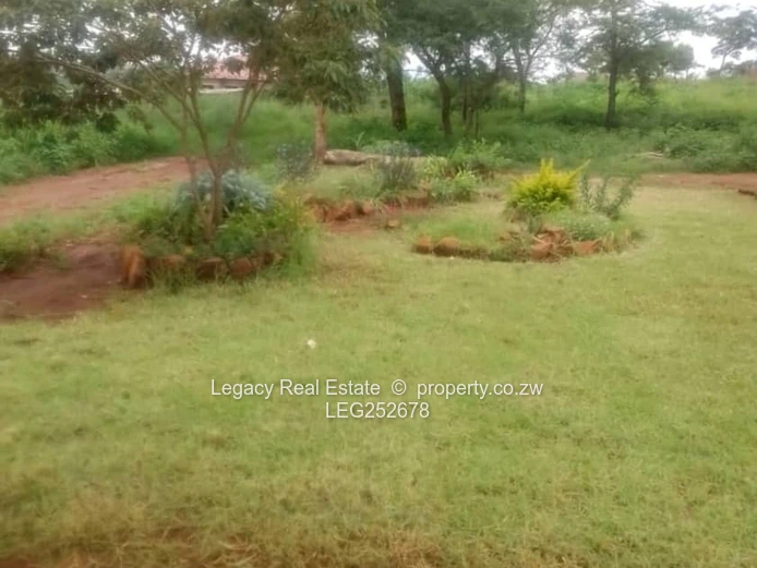 3-Bed Home with Cozy Lounge & Tiled Bath – Crowhill Views