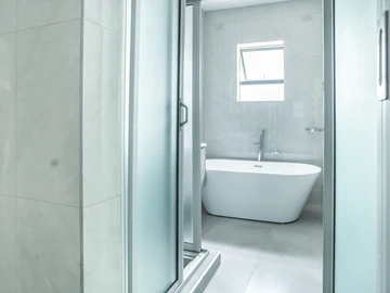 3 Bedroom Flat & Apartment