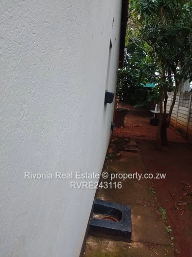 Charming 2-Bed Brick Cottage in Westgate - Borehole