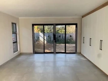 4 Bedroom Flat & Apartment