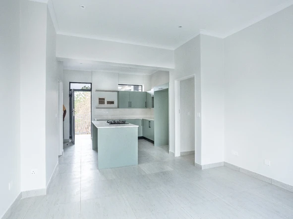 2 Bedroom Flat & Apartment