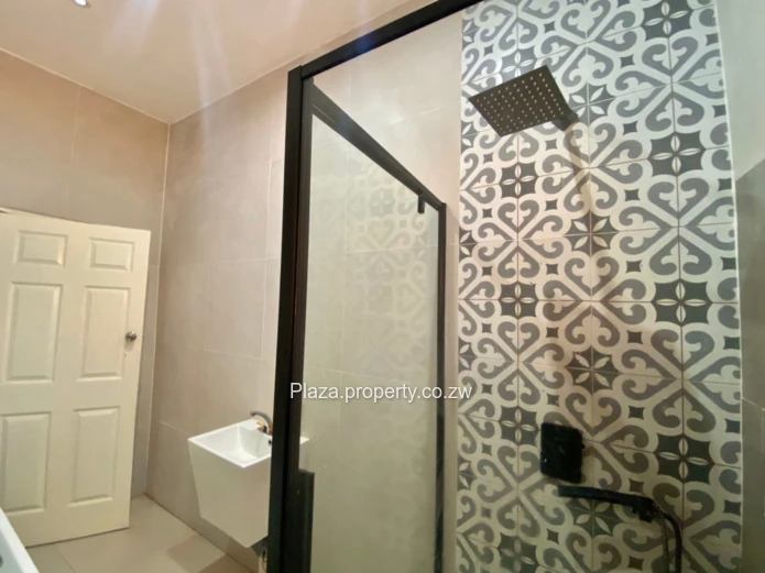 4 Bed Luxury Home in Crowhill Views!