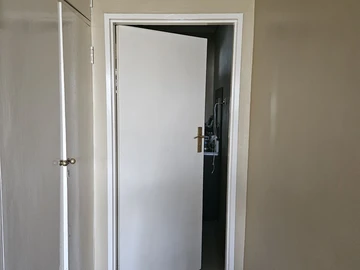 2 Bedroom Flat & Apartment