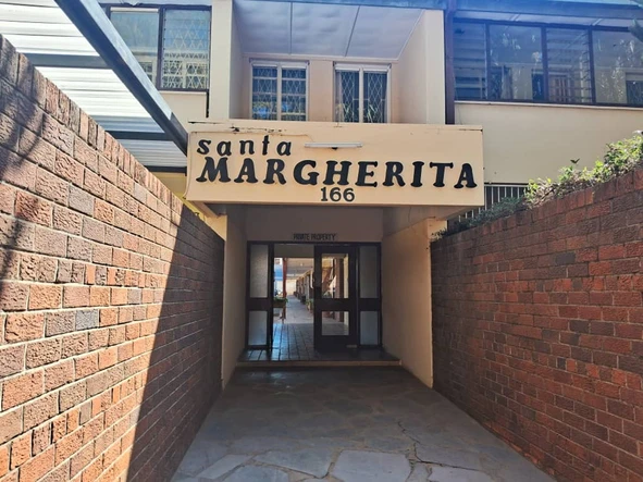 2 Bedroom Flat & Apartment