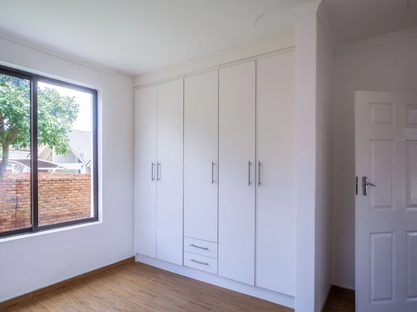 3 Bedroom Flat & Apartment
