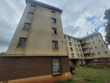 2 Bedroom Flat & Apartment