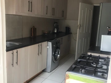3 Bedroom Flat & Apartment