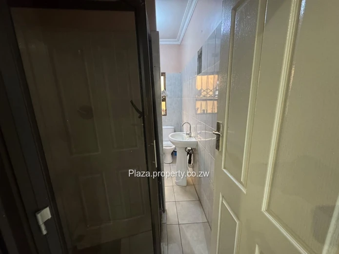 Modern 4- Bedroom Home for sale in Madokero