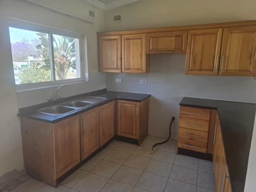 2 Bedroom Flat & Apartment