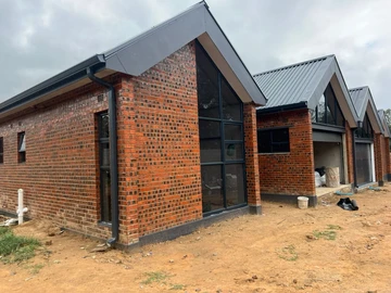 3 Bedroom Flat & Apartment
