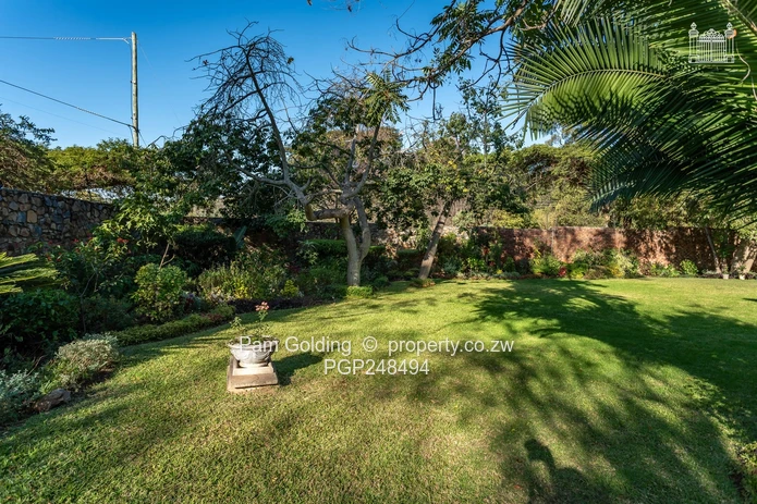 6 Bedroom House With Excellent Water (Sole Mandate)